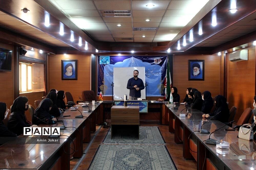 برگزاری نشست تبیینی سواد رسانه‌ای ویژه دانش‌آموز‌خبرنگاران خبرگزاری پانا فارس