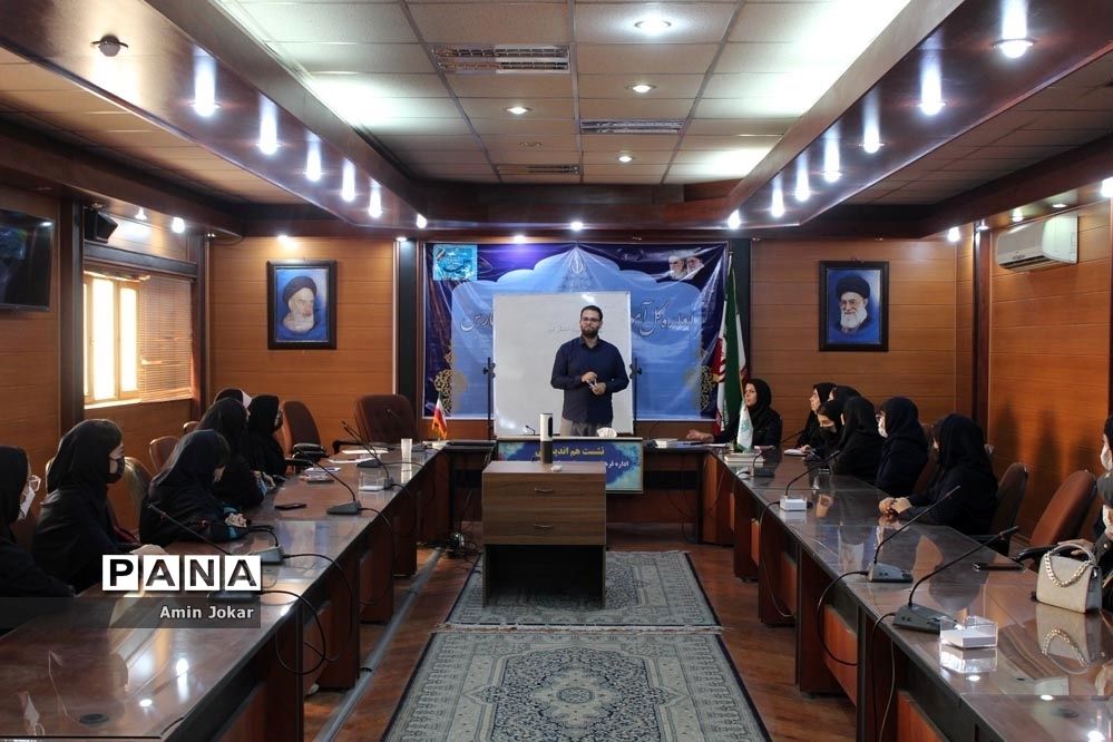 برگزاری نشست تبیینی سواد رسانه‌ای ویژه دانش‌آموز‌خبرنگاران خبرگزاری پانا فارس