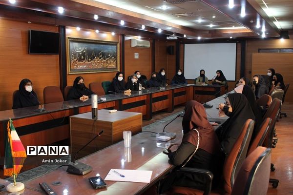 برگزاری نشست تبیینی سواد رسانه‌ای ویژه دانش‌آموز‌خبرنگاران خبرگزاری پانا فارس