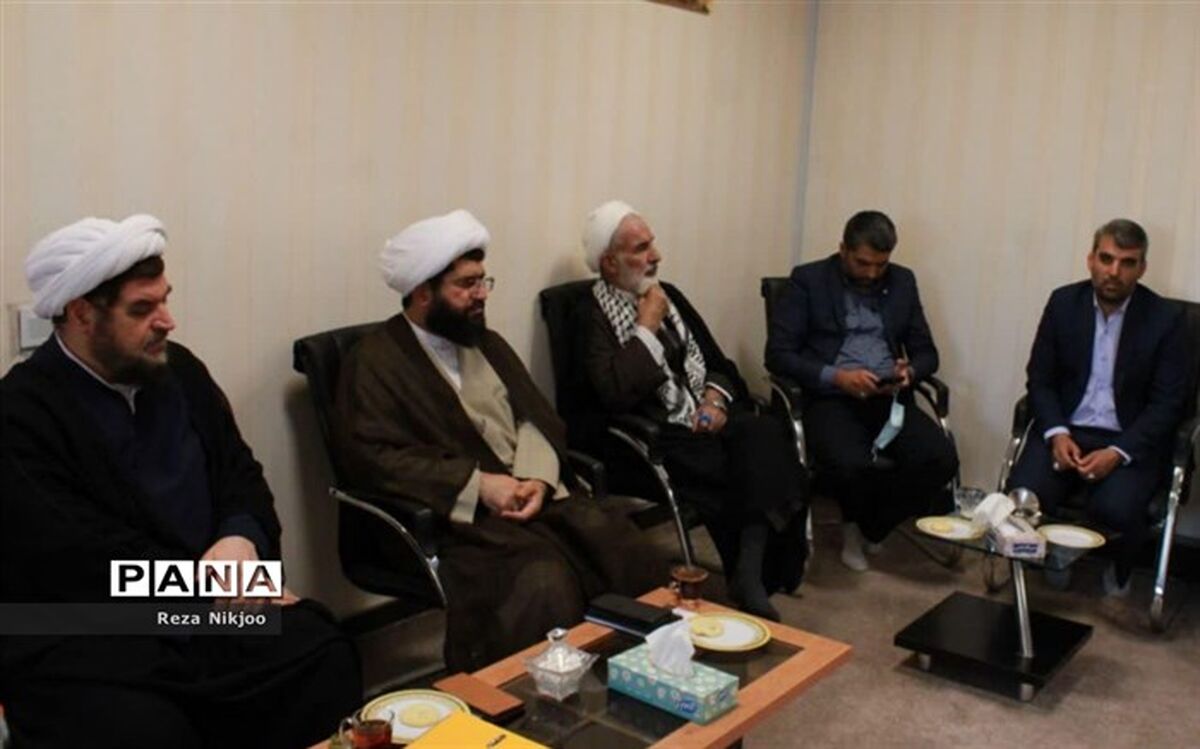 نشست هم‌اندیشی روحانیون طرح امین در ناحیه یک بهارستان