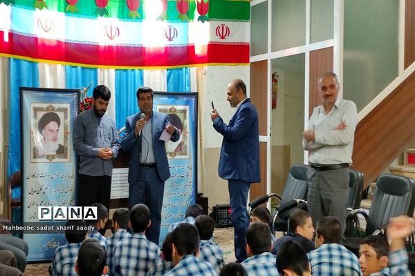 برگزاری جشن هفته وحدت در آموزش و پرورش‌ ناحیه ۴ شیراز