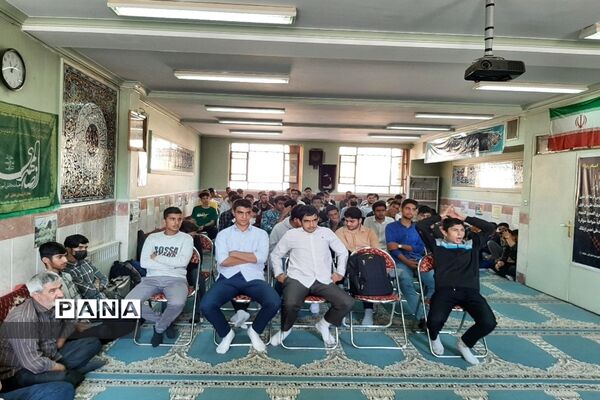 محفل شعر دانش‌آموزان دبیرستان نمونه دولتی شمس تبریزی
