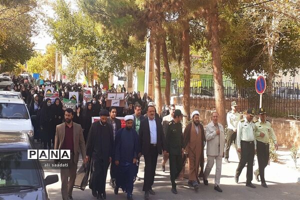 خروش دانش‌آموزان شهر کلات در پاسخ به اغتشاشات اخیر در کشور