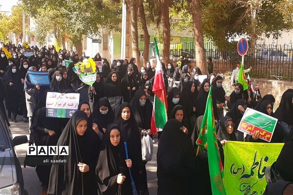 خروش دانش‌آموزان شهر کلات در پاسخ به اغتشاشات اخیر در کشور