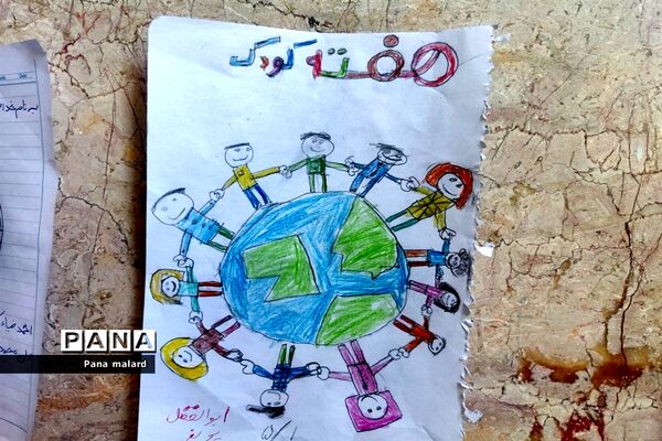 برپایی نمایشگاه نقاشی در دبستان ولی محمدی صفادشت