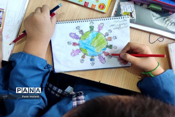 برپایی نمایشگاه نقاشی در دبستان ولی محمدی صفادشت