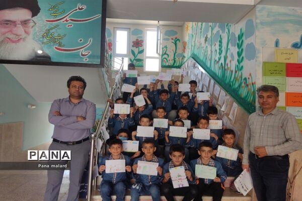برپایی نمایشگاه نقاشی در دبستان ولی محمدی صفادشت