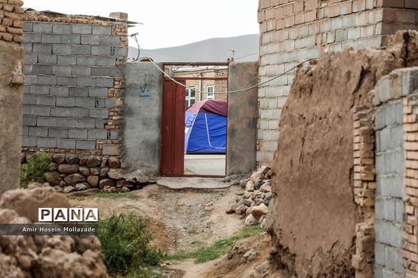 مناطق زلزله زده خوی؛ آغاز عملیات آواربرداری