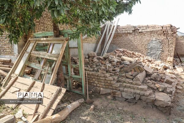 مناطق زلزله زده خوی؛ آغاز عملیات آواربرداری