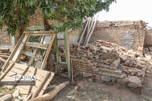 مناطق زلزله زده خوی؛ آغاز عملیات آواربرداری