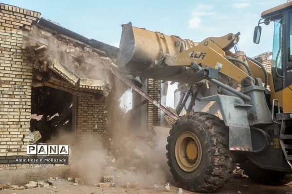 مناطق زلزله زده خوی؛ آغاز عملیات آواربرداری