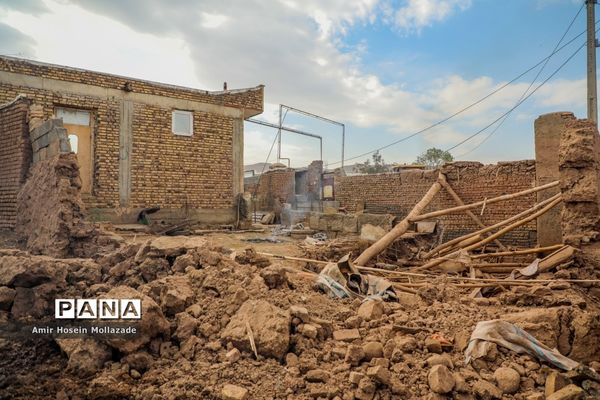 مناطق زلزله زده خوی؛ آغاز عملیات آواربرداری