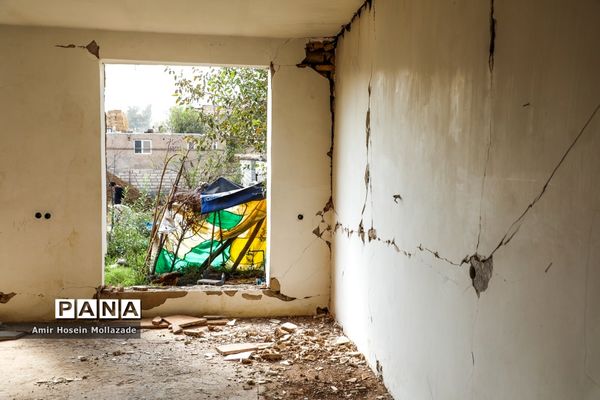 مناطق زلزله زده خوی؛ آغاز عملیات آواربرداری