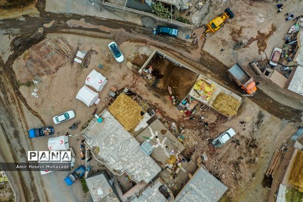 مناطق زلزله زده خوی؛ آغاز عملیات آواربرداری