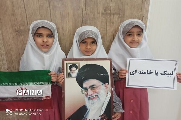 شرکت دانش آموزان خراسان جنوبی در پویش لبیک یا خامنه‌ای