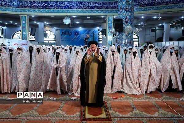 برگزاری نماز جماعت دانش‌آموزی طرح (نورچشم)