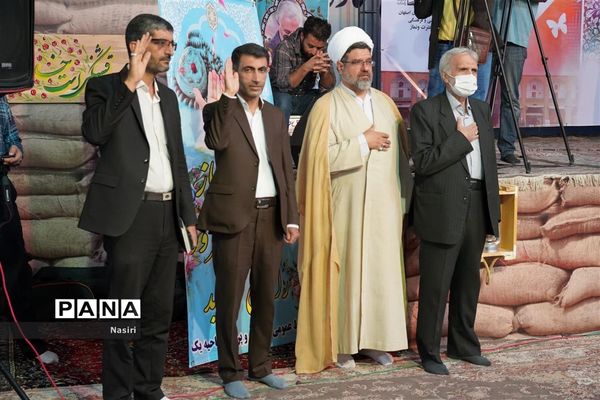 گردهمایی 1400 دانش‌آموز دختر اصفهانی در همایش نور چشم