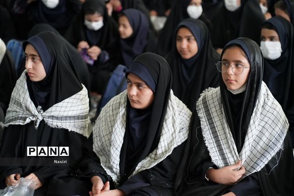 گردهمایی 1400 دانش‌آموز دختر اصفهانی در همایش نور چشم