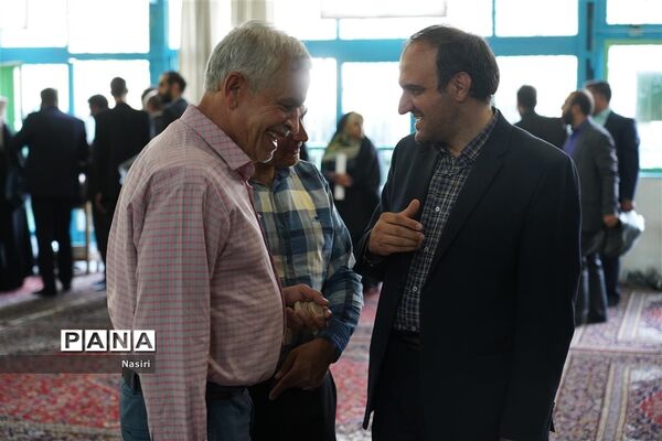 گردهمایی 1400 دانش‌آموز دختر اصفهانی در همایش نور چشم
