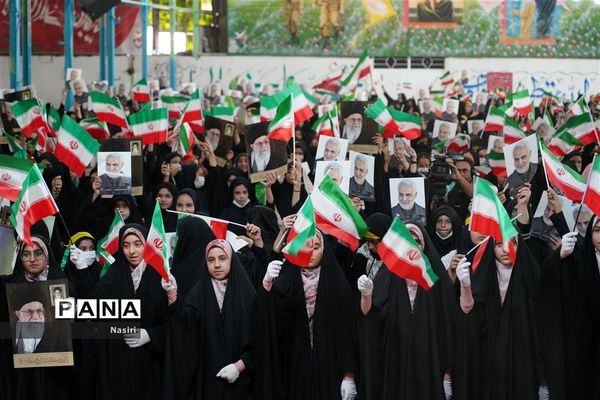 گردهمایی 1400 دانش‌آموز دختر اصفهانی در همایش نور چشم