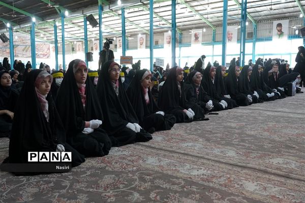 گردهمایی 1400 دانش‌آموز دختر اصفهانی در همایش نور چشم