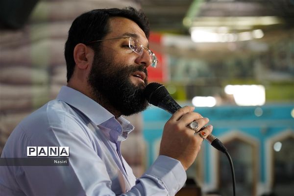 گردهمایی 1400 دانش‌آموز دختر اصفهانی در همایش نور چشم