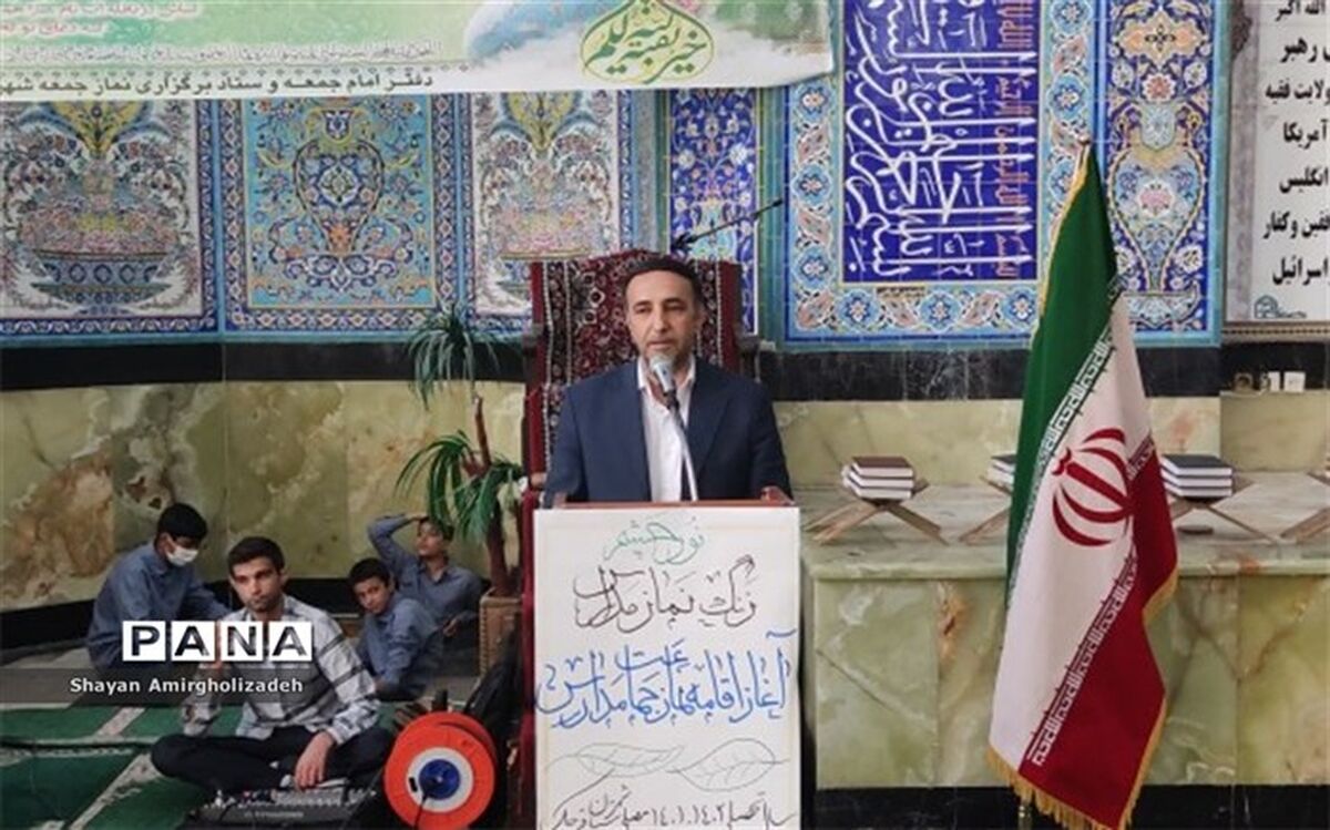 راه صیانت از فکر و  روان دانش‌آموزان اقامه نماز است