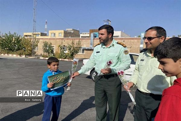 تقدیر از مدافعان امنیت در آباده