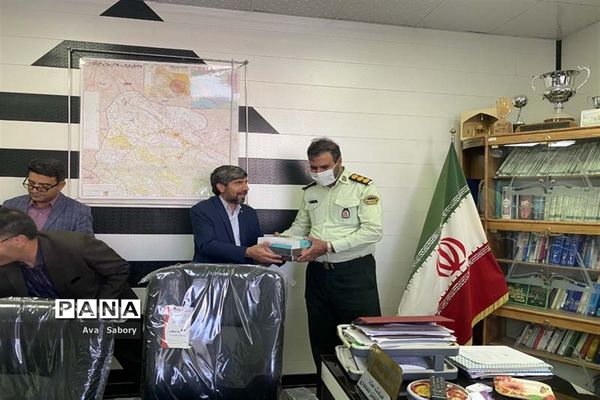 تقدیر از مدافعان امنیت در آباده