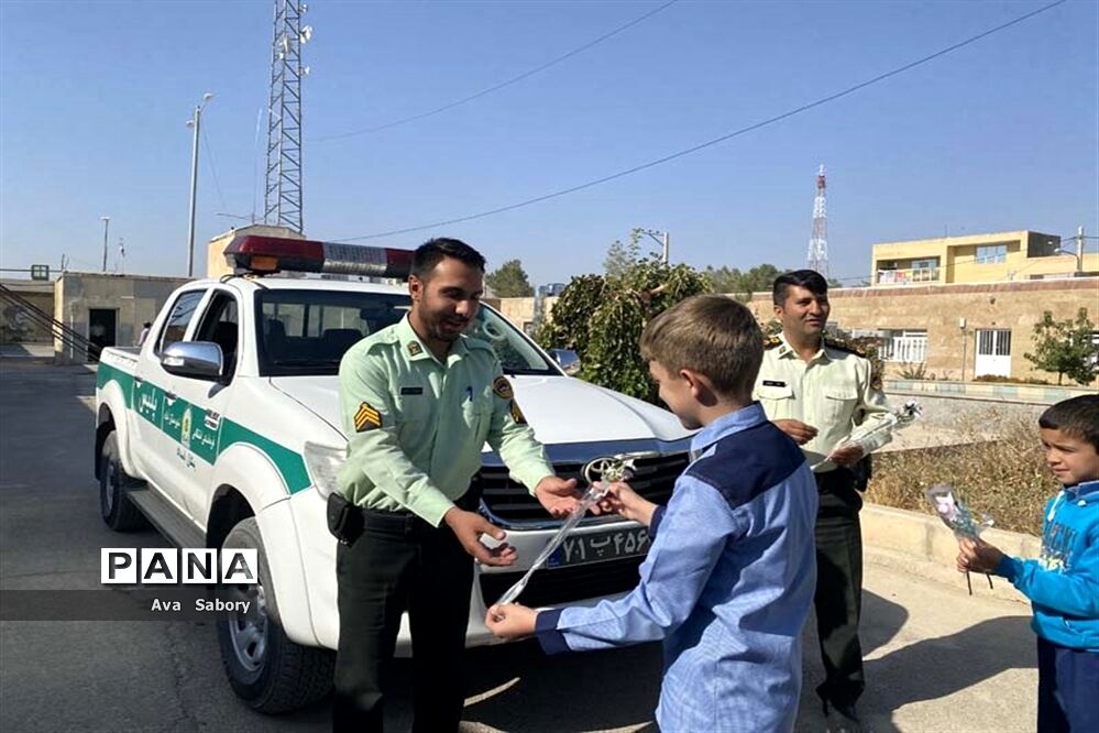 تقدیر از مدافعان امنیت در آباده