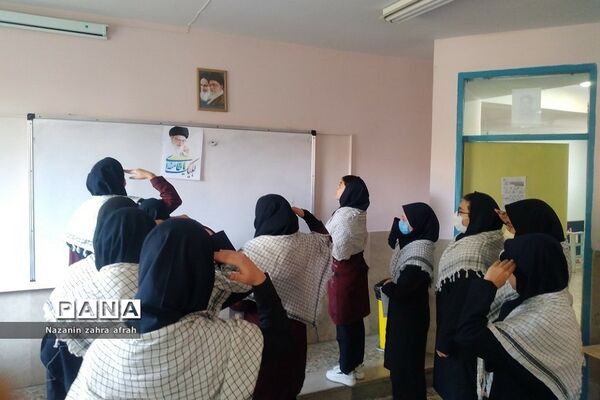 برگزاری پویش لبیک با رهبر در مدارس رودهن