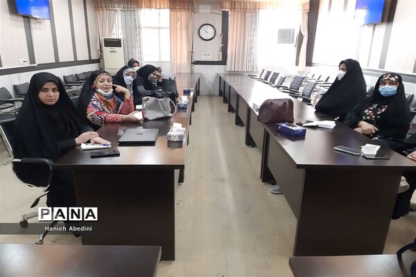 برگزاری جلسه جهاد تبیین بررسی نقش مربیان در تمدن‌سازی ویژه مربیان پیشتاز در ناحیه سه شیراز