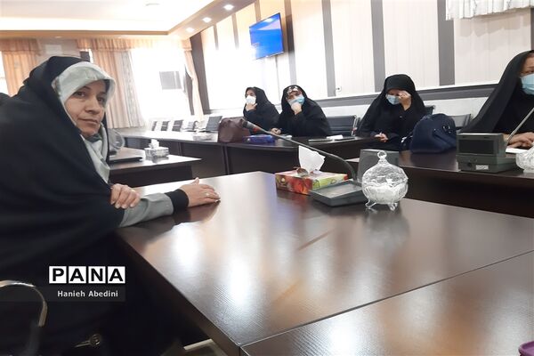برگزاری جلسه جهاد تبیین بررسی نقش مربیان در تمدن‌سازی ویژه مربیان پیشتاز در ناحیه سه شیراز