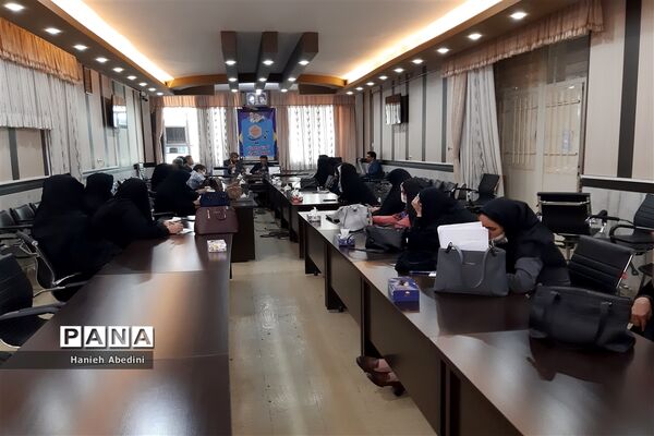 برگزاری جلسه جهاد تبیین بررسی نقش مربیان در تمدن‌سازی ویژه مربیان پیشتاز در ناحیه سه شیراز