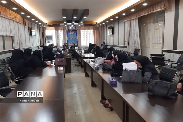 برگزاری جلسه جهاد تبیین بررسی نقش مربیان در تمدن‌سازی ویژه مربیان پیشتاز در ناحیه سه شیراز