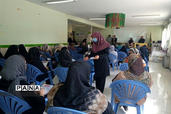 برگزاری انتخابات انجمن اولیا و مربیان دبیرستان نمونه دولتی شرافت شهرستان ساوجبلاغ