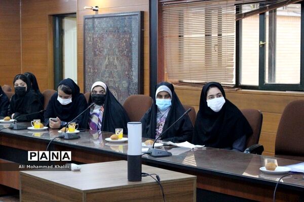 نشست جهاد تبیین ویژه اعضای هیات رئیسه مجلس دانش‌آموزی نواحی چهارگانه شیراز