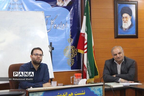 نشست جهاد تبیین ویژه اعضای هیات رئیسه مجلس دانش‌آموزی نواحی چهارگانه شیراز