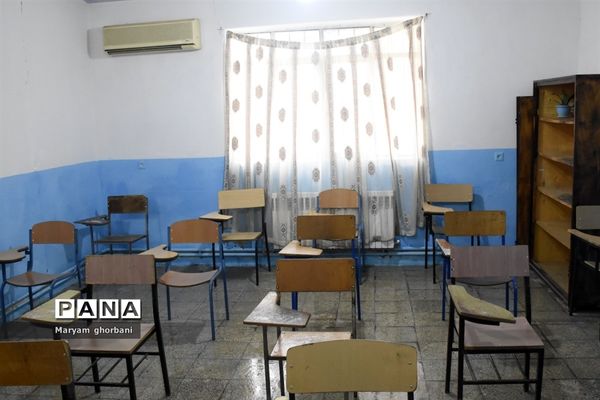 دانش‌آموزان بهنمیری برای نظافت مدرسه دست به کار شدند