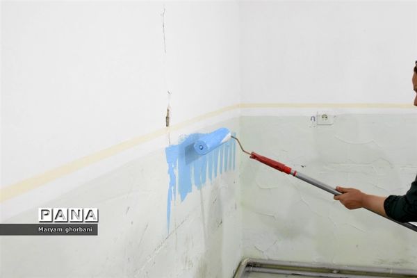 دانش‌آموزان بهنمیری برای نظافت مدرسه دست به کار شدند