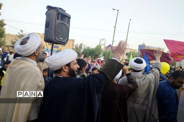 خروش‌هزار‌نفری‌دختران‌دهه‌نودی در شهر کوشک