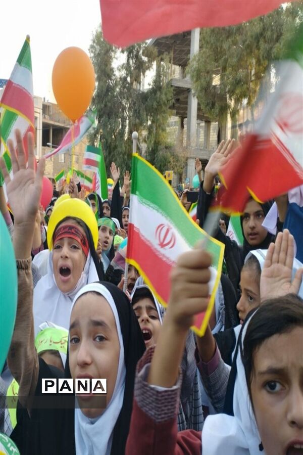 خروش‌هزار‌نفری‌دختران‌دهه‌نودی در شهر کوشک