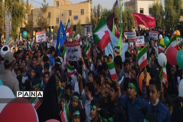 خروش‌هزار‌نفری‌دختران‌دهه‌نودی در شهر کوشک