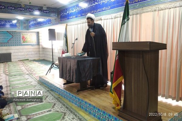 ادای احترام به رهبر در دبیرستان دخترانه فجر منطقه ۱۴ و برگزاری دعای عهد