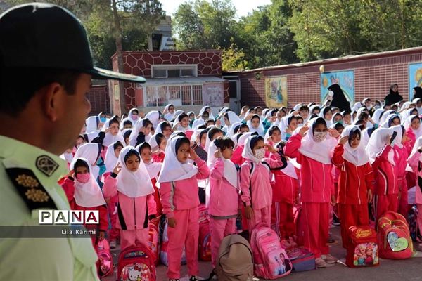 برگزاری آیین حافظ خوانی در مدارس آباده