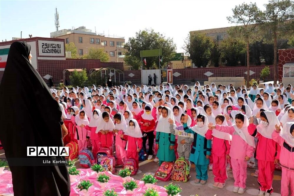 برگزاری آیین حافظ خوانی در مدارس آباده