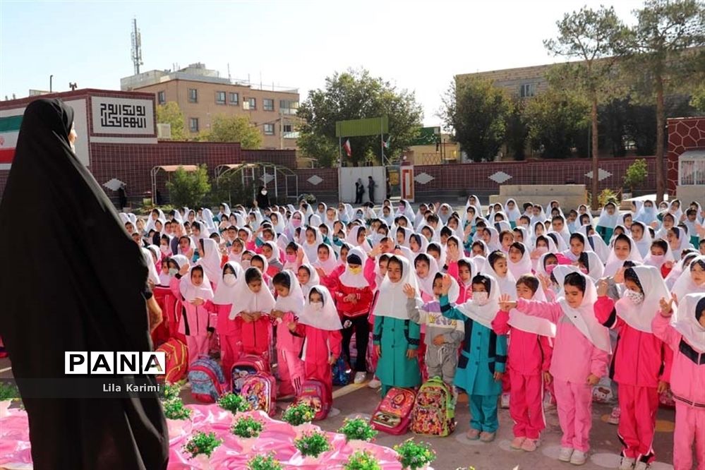 برگزاری آیین حافظ خوانی در مدارس آباده