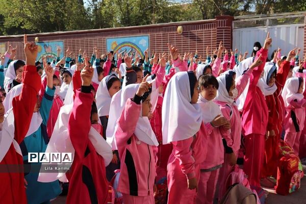 برگزاری آیین حافظ خوانی در مدارس آباده