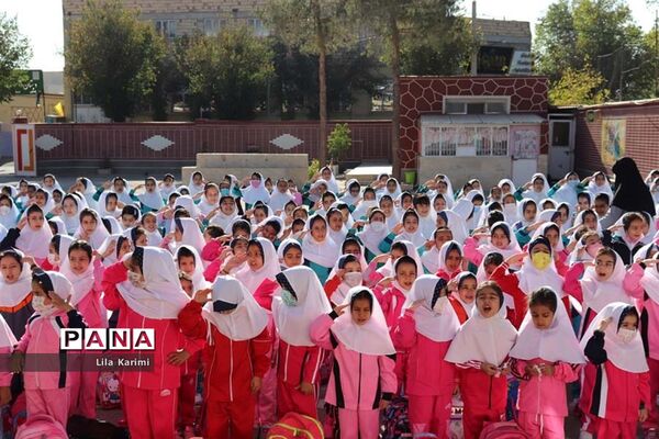 برگزاری آیین حافظ خوانی در مدارس آباده