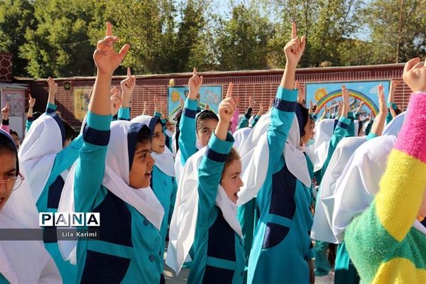 برگزاری آیین حافظ خوانی در مدارس آباده